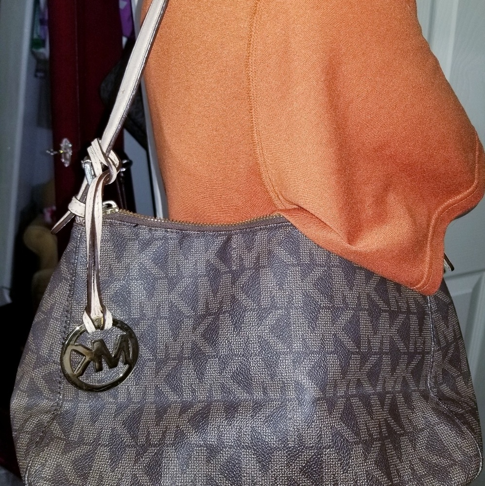 Michael Kors Jet Set Zip Top Purse
